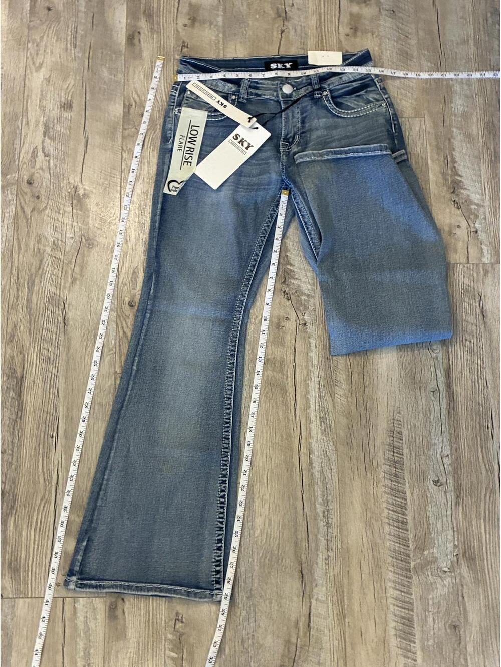 New with Tags Women's Sky Low Rise Flare Jeans w/Sequin Rose Pockets Size 9/10 - Picture 4 of 8